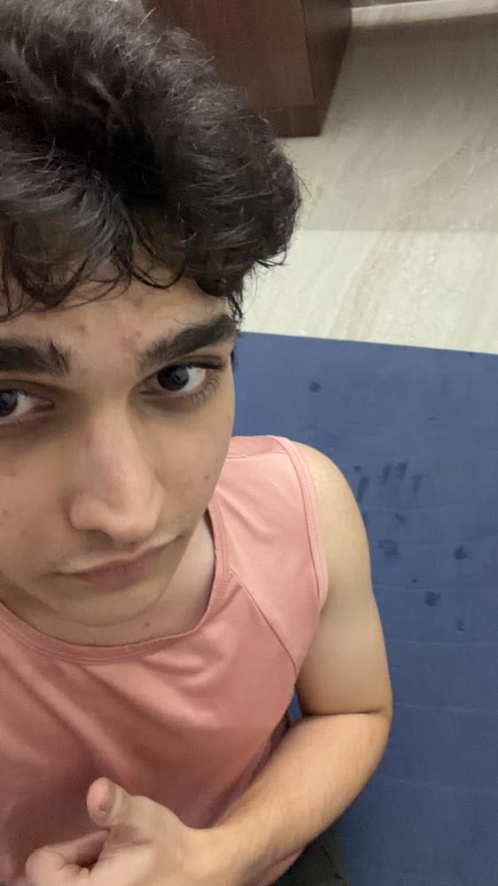 Selfie pink tank on mat