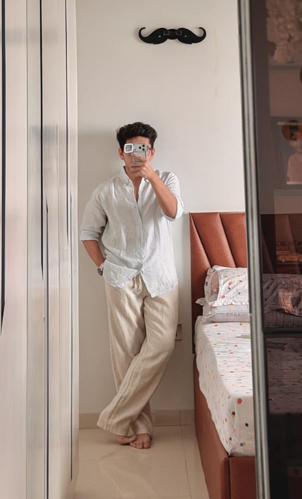 Mirror selfie linen outfit bedroom
